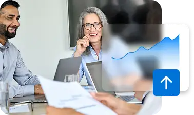 Equip en reunió amb gràfic ascendent superposat; augment d'ingressos i marges per a Partners.